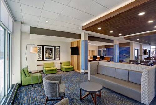 Holiday Inn Express & Suites Lenexa - Overland Park Area by IHG