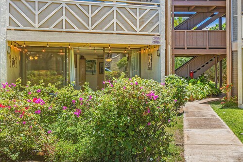 Tropical 2-BR Condo + Pool +  Hot Tub! 
CHECK OUT OUR SUMMER SPECIALS