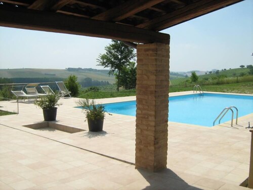 Grazzano Badoglio, Monferrato: Casa signorile con piscina