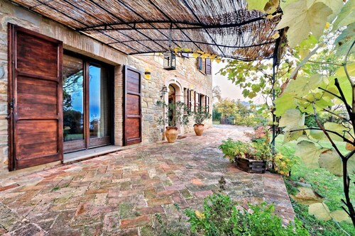 Elégante villa avec piscine privée et jardin clos
