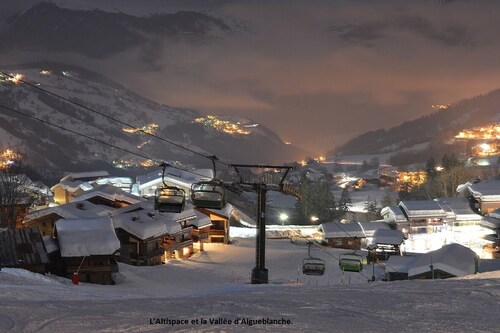 Valmorel appart.( 4 pers. 30 m2 ) retour skis aux pieds .Terrasse avec porche.