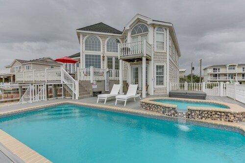 Beachfront Luxury Home,SALT WATER , POOL&SPA ,Pet Friendly