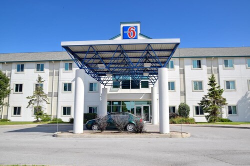 Motel 6 Whitby, ON - Toronto East