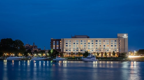 DoubleTree by Hilton Bay City - Riverfront