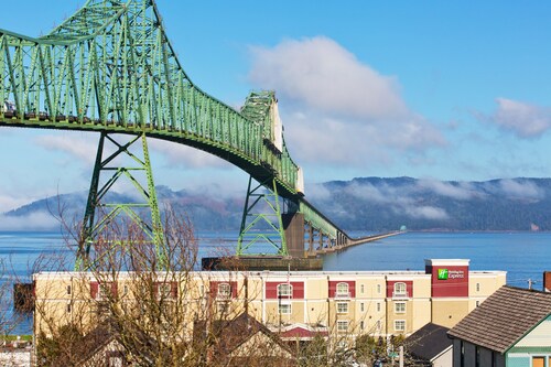 Holiday Inn Express And Suites Astoria by IHG