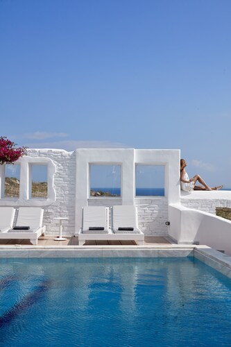 Mr & Mrs White Paros