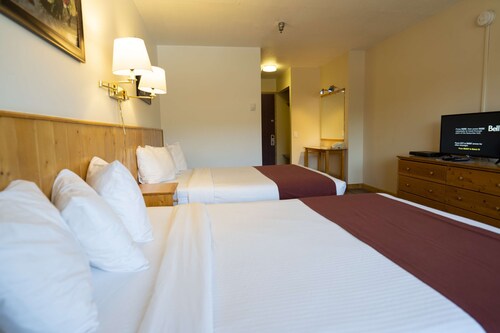Canadas Best Value Inn River View Hotel