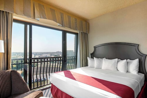 Shoreline Inn & Conference Center, Ascend Hotel Collection