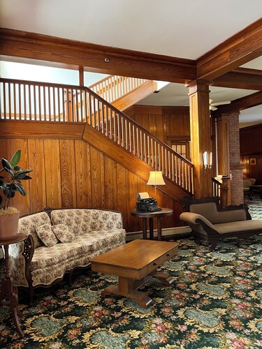 Terrace Inn and 1911 Restaurant