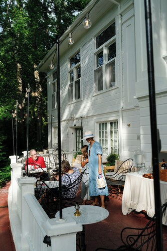 Terrace Inn and 1911 Restaurant