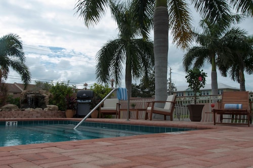 Hibiscus Suites - Gateway to Siesta Key