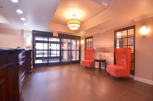 Holiday Inn Express Hotel & Suites Pine Bluff / Pines Mall by IHG