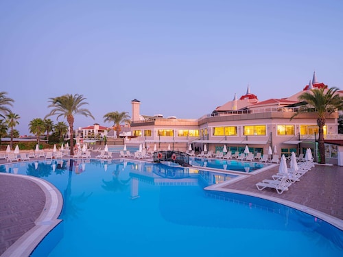 Aydinbey Famous Resort - Ultra All Inclusive