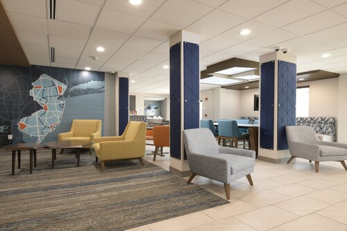 Holiday Inn Express & Suites Williamstown - Glassboro by IHG