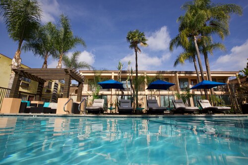 The Cove Hotel, Long Beach