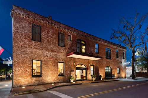 Staybridge Suites Savannah Historic District by IHG