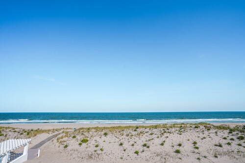 Spray Beach Oceanfront Hotel