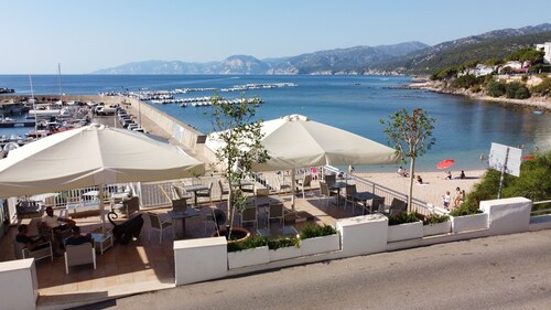 BUE MARINO HOTEL & COCKTAIL BAR