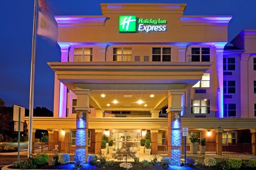 Holiday Inn Express Woodbridge, an IHG Hotel