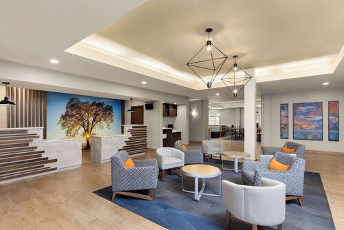 La Quinta Inn & Suites by Wyndham Santa Clarita - Valencia