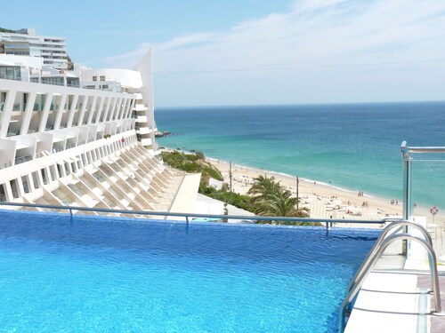 Sesimbra Oceanfront Hotel