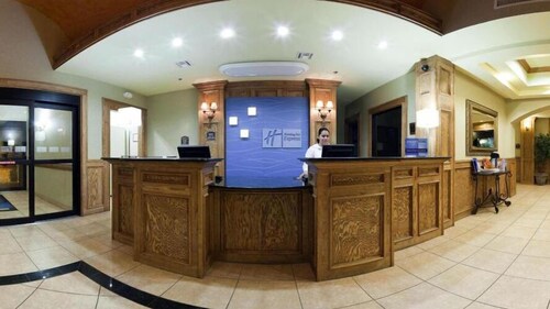 Holiday Inn Express & Suites Zapata by IHG