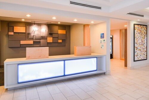 Holiday Inn Express & Suites Parkersburg-Mineral Wells, an IHG Hotel