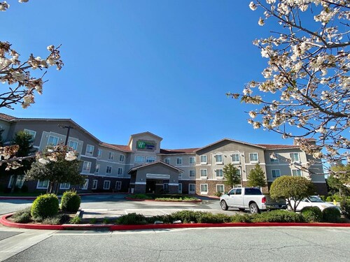 Holiday Inn Express & Suites Beaumont - Oak Valley an IHG Hotel