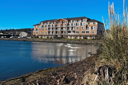 Oxford Suites Silverdale