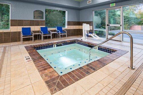 Holiday Inn Express & Suites Marysville by IHG