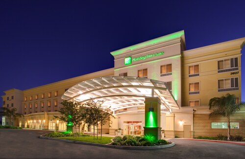 Holiday Inn & Suites Bakersfield by IHG