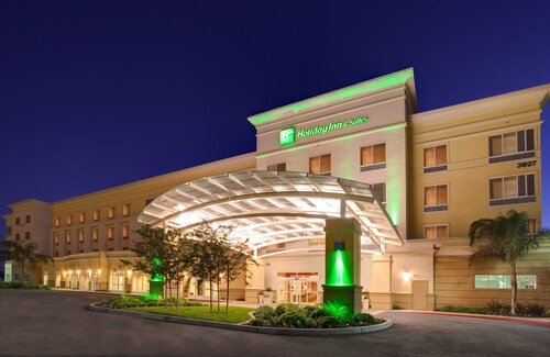 Holiday Inn & Suites Bakersfield