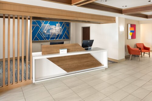 Holiday Inn Express & Suites Cherry by IHG