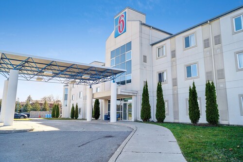 Motel 6 Peterborough, ON