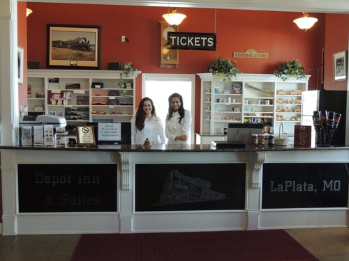 Depot Inn and Suites