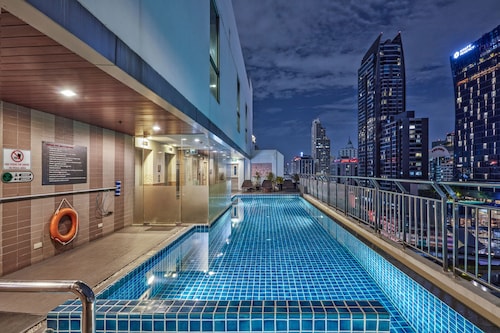 Adelphi Suites Bangkok