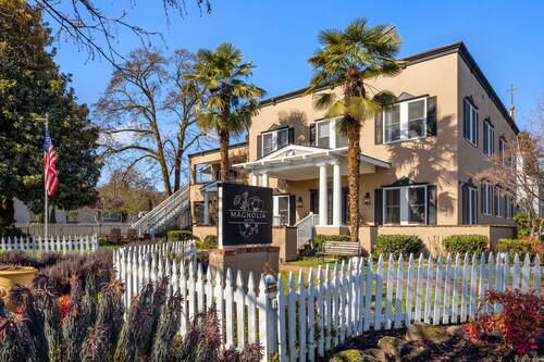 Magnolia Hotel