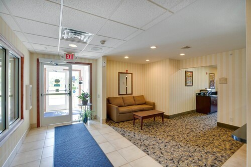 Cobblestone Inn & Suites - Clintonville