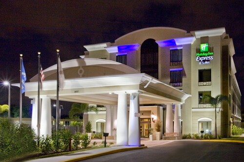 Holiday Inn Express & Suites Tampa USF Busch Gardens, an IHG Hotel