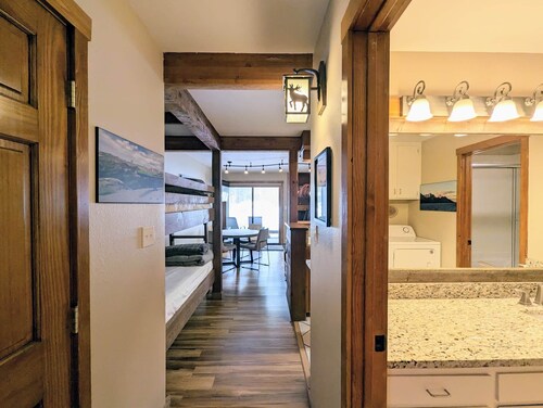 Aspens-Spectacular mountain condo in great location!