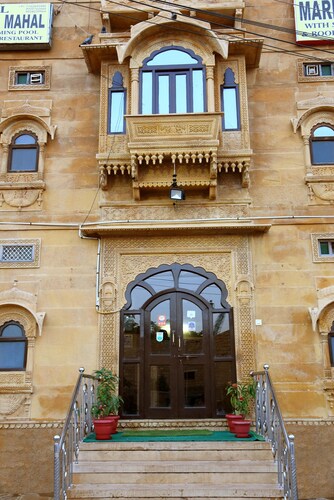 Hotel Marina Mahal