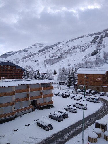 Two Bedroom Apartment 50 Metres from the Slopes with Stunning Alpine Views