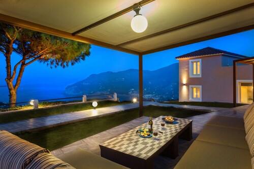 Villa Savvina with stunning view Skopelos island