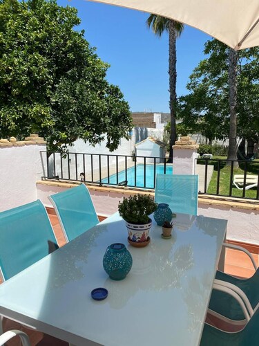 CASA ANA: TrĂšs calme avec jardin et piscine au relax