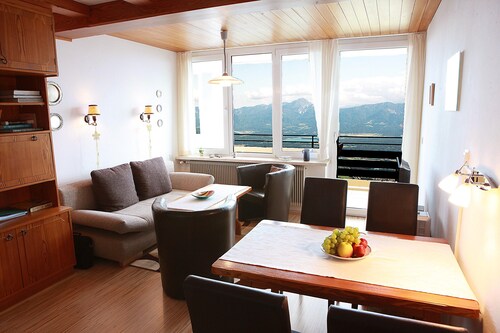 GerĂ€umige Fewo (50 mÂČ) auf der Gerlitzen mit Alpenpanorama und Seeblick