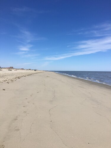 Steps from beach access, family friendly home with all the amenities!