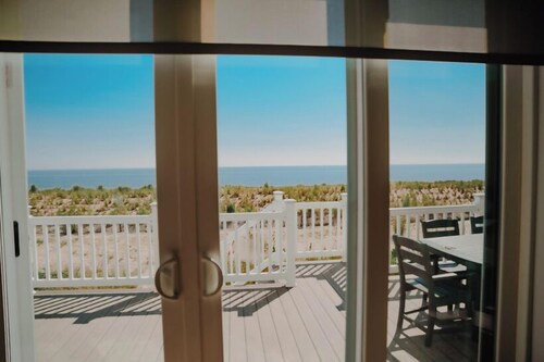 Work & Play at Newly Built Beachfront Home.<br>Beach Views everywhere & Peleton!