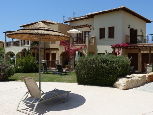 1 Bed luxury poolside apartment at award winning Aphrodite Hills Resort Kouklia