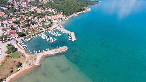 Wohlfühloase auf Krk – Privater beheizten Jacuzzi & Lounge unter Olivenbäumen