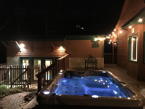 Free Dollywood tix!  Indoor Heated Swimming Pool & Waterfall all private!